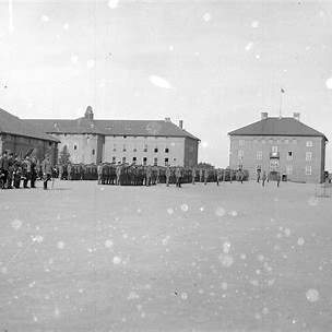 Historisk uppställning på I12:s kaserngård